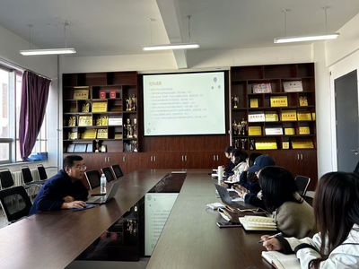 經(jīng)濟(jì)貿(mào)易咨詢能力提升 經(jīng)貿(mào)學(xué)院舉辦社科項(xiàng)目申報(bào)與決策咨詢報(bào)告撰寫(xiě)專題講座